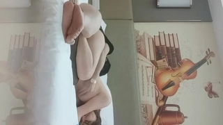 欧美日韩人妻激情-第一次与男友以外的男人在行使中车震!