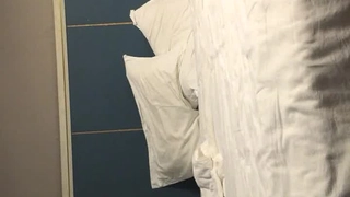 拖鞋家居日韩AV-白皙皮肤呆萌小姐姐！情趣耳朵抓屌吸吮！头套男怼着骚穴猛操，骑乘姿势打桩机，无套内射。